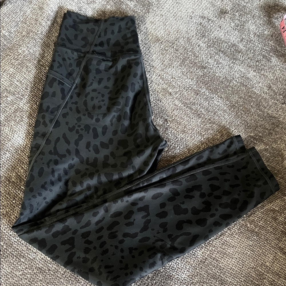 Kinesis Black Leopard Print Leggings M